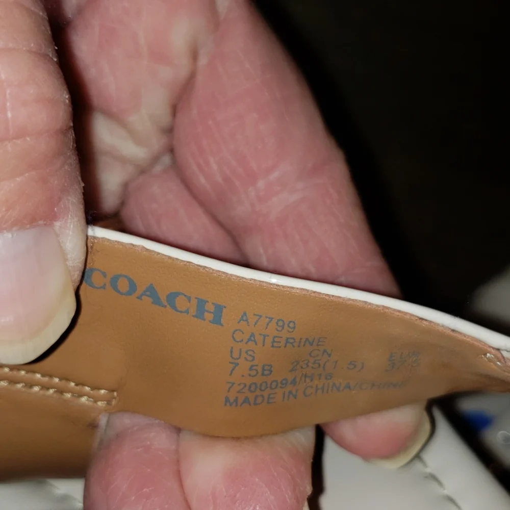 New Coach Caterine Patent Leather T Strap Sandal - Picture 8 of 8